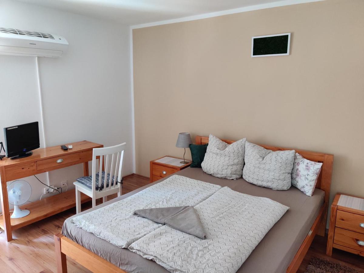 Villa Italia Guest House Siofok Bagian luar foto